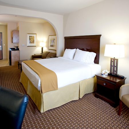 Holiday Inn Express Hotel And Suites Kingsville By Ihg Kamer foto