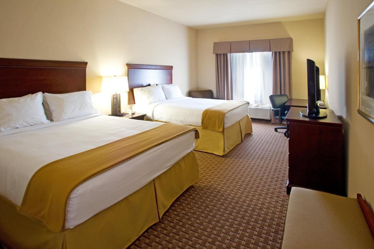 Holiday Inn Express Hotel And Suites Kingsville By Ihg Buitenkant foto