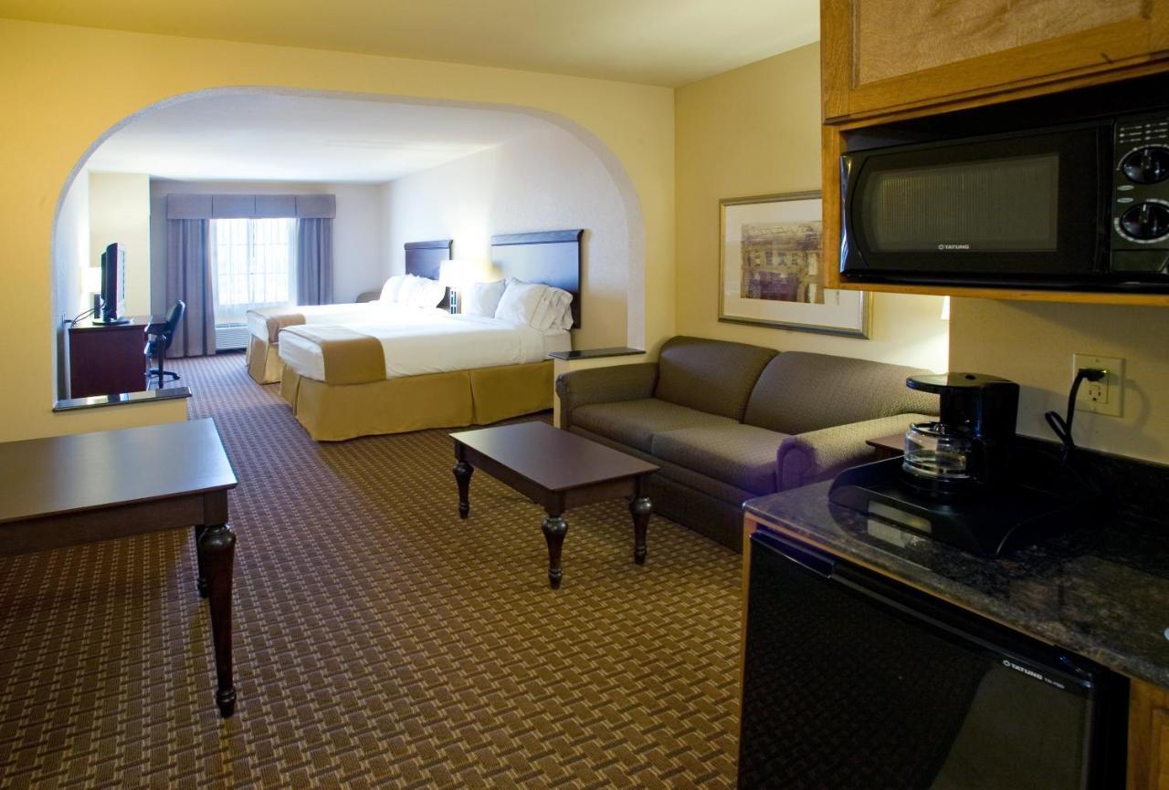 Holiday Inn Express Hotel And Suites Kingsville By Ihg Buitenkant foto
